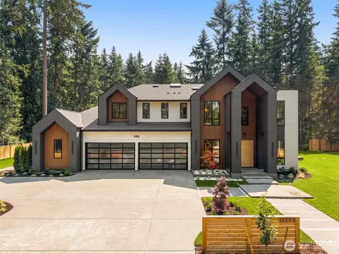 13203 NE 54th Pl, Bellevue, WA 98005