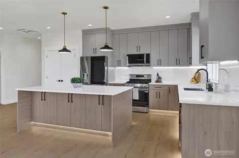 Kitchen - 416 W 4th St, Everson, WA 98247 photo 5 of 8