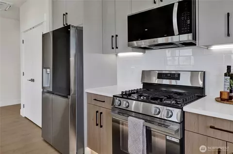 Kitchen - 416 W 4th St, Everson, WA 98247 photo 7 of 8
