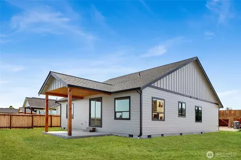 Exterior - 416 W 4th St, Everson, WA 98247 photo 2 of 4