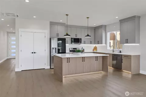 Kitchen - 416 W 4th St, Everson, WA 98247 photo 3 of 8