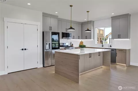 Kitchen - 416 W 4th St, Everson, WA 98247 photo 4 of 8