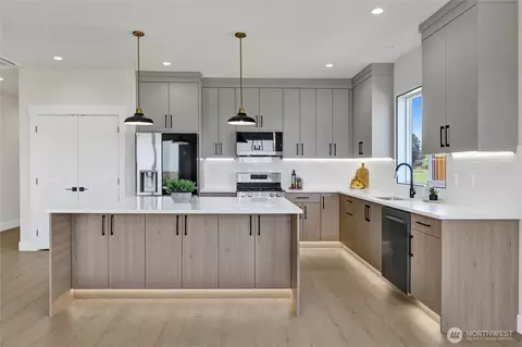 Kitchen - 416 W 4th St, Everson, WA 98247 photo 2 of 8