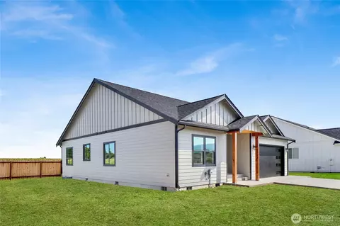 Exterior - 416 W 4th St, Everson, WA 98247 photo 3 of 4