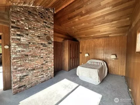 Bedroom - 240 Old Midden Ln, Shaw Island, WA 98286 photo 2 of 2