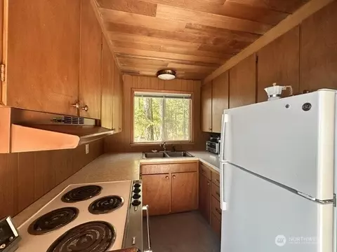 Kitchen - 240 Old Midden Ln, Shaw Island, WA 98286 photo 1 of 1