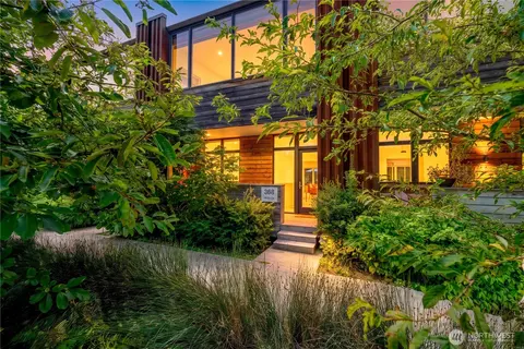 368 Wills Ln NW, Bainbridge Island, WA 98110