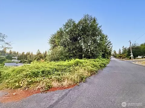 206 Nn 13th Ave S, Seatac, WA 98198