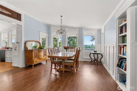 Dining - 115 Riverview Dr, Chehalis, WA 98532 photo 1 of 2