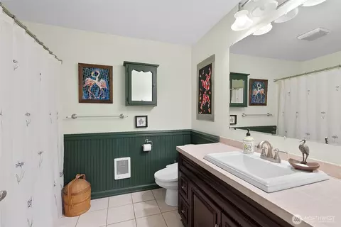 Bath - 115 Riverview Dr, Chehalis, WA 98532 photo 3 of 4
