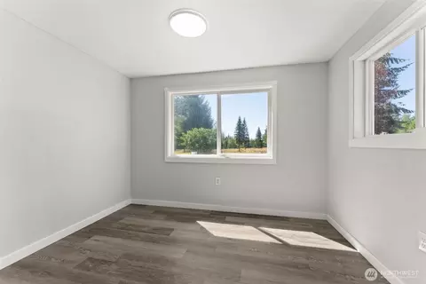 Bedroom - 1296 Centralia Alpha Rd, Chehalis, WA 98532 photo 2 of 6