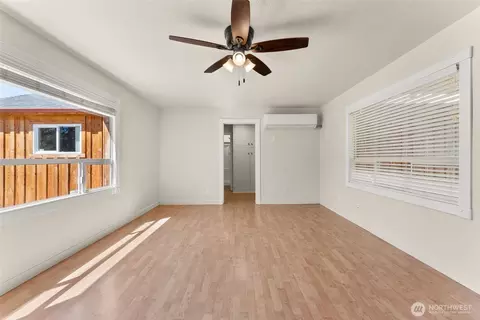 Living - 1296 Centralia Alpha Rd, Chehalis, WA 98532 photo 1 of 2