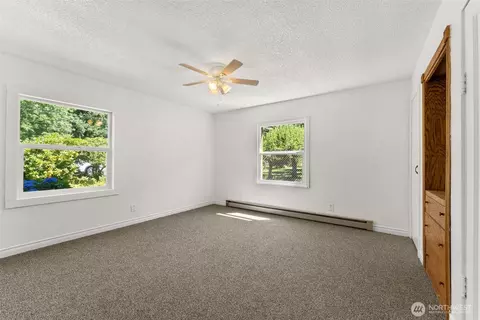 Bedroom - 1296 Centralia Alpha Rd, Chehalis, WA 98532 photo 1 of 6