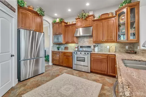 Kitchen - 8110 172nd Ave E, Sumner, WA 98390 photo 1 of 3