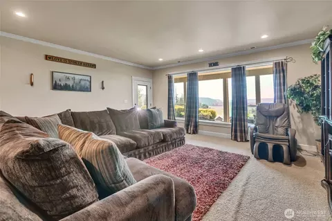 Living - 8110 172nd Ave E, Sumner, WA 98390 photo 3 of 3