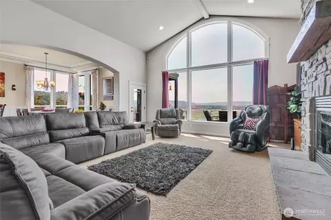 Living - 8110 172nd Ave E, Sumner, WA 98390 photo 2 of 3