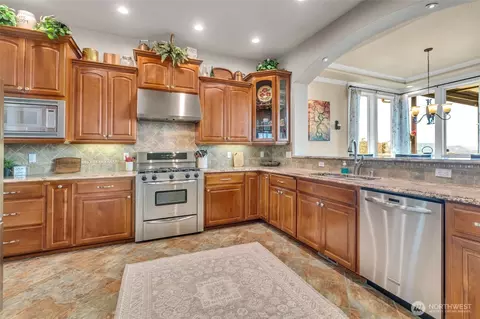 Kitchen - 8110 172nd Ave E, Sumner, WA 98390 photo 2 of 3