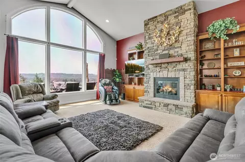 Living - 8110 172nd Ave E, Sumner, WA 98390 photo 1 of 3