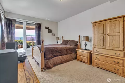 Bedroom - 8110 172nd Ave E, Sumner, WA 98390 photo 3 of 5