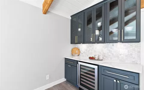 Kitchen - 18715 Pioneer Way E, Orting, WA 98360 photo 5 of 5