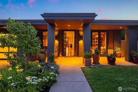 5805 104th Ave NE, Kirkland, WA 98033