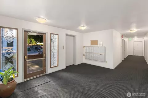 Entry Way - 75 E Lynn St #B, Seattle, WA 98102 photo 2 of 2