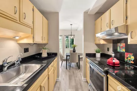 Kitchen - 75 E Lynn St #B, Seattle, WA 98102 photo 4 of 4