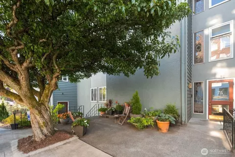 Exterior - 75 E Lynn St #B, Seattle, WA 98102 photo 6 of 9