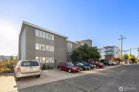 Exterior - 75 E Lynn St #B, Seattle, WA 98102 photo 7 of 9
