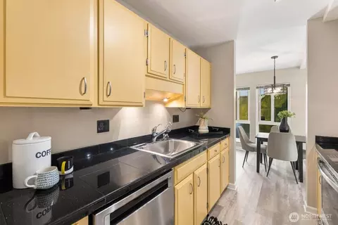 Kitchen - 75 E Lynn St #B, Seattle, WA 98102 photo 3 of 4