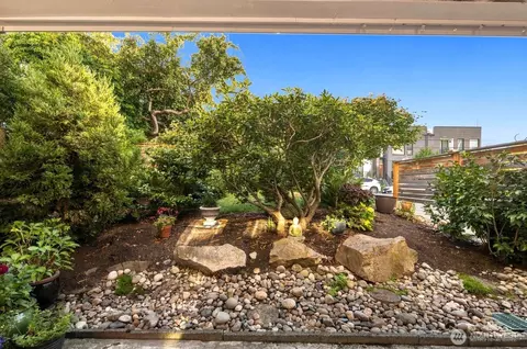 Exterior - 75 E Lynn St #B, Seattle, WA 98102 photo 3 of 9