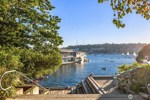 View/Area - 75 E Lynn St #B, Seattle, WA 98102 photo 3 of 5