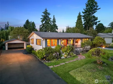 916 18th Ave W, Kirkland, WA 98033