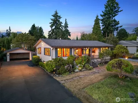 916 18th Ave W, Kirkland, WA 98033