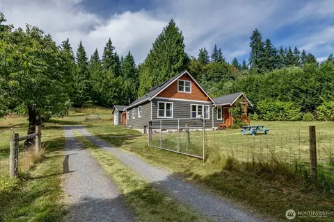 6827 Lakewood Rd, Stanwood, WA 98292