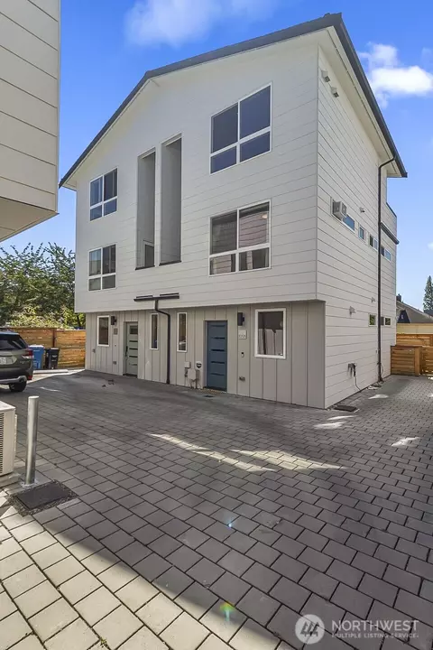 1129 NW 61st #B, Seattle, WA 98107