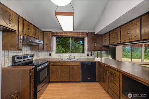 Kitchen - 111 Elm View Ave, Chehalis, WA 98532 photo 1 of 2