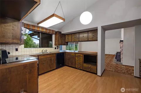 Kitchen - 111 Elm View Ave, Chehalis, WA 98532 photo 2 of 2