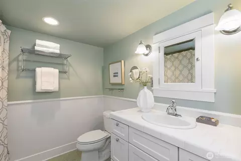 Bath - 431 Smith St, Seattle, WA 98109 photo 5 of 5