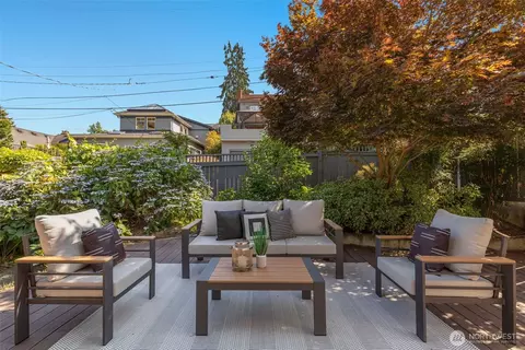 Exterior - 431 Smith St, Seattle, WA 98109 photo 3 of 4