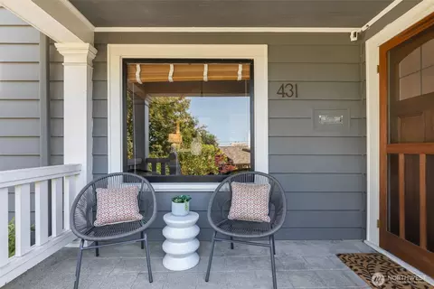 Exterior - 431 Smith St, Seattle, WA 98109 photo 2 of 4