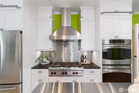 Kitchen - 431 Smith St, Seattle, WA 98109 photo 1 of 2