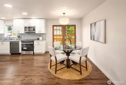 Dining - 1305 233rd St SE, Bothell, WA 98021 photo 2 of 2