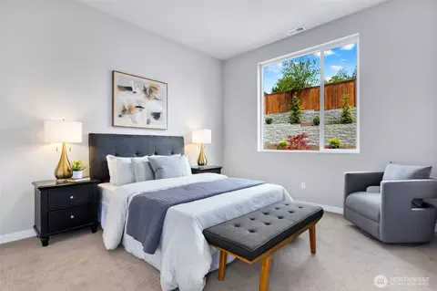 Bedroom - 10052 NE 196th Pl, Bothell, WA 98011 photo 1 of 4