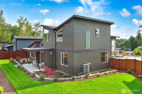 Exterior - 10052 NE 196th Pl, Bothell, WA 98011 photo 2 of 2