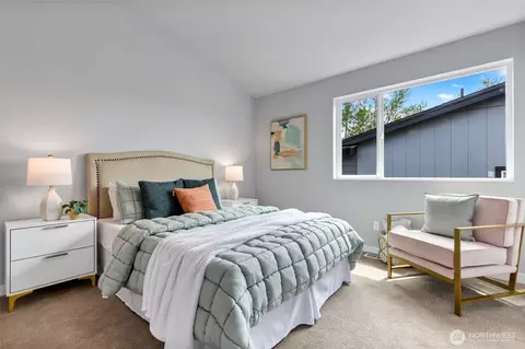 Bedroom - 10052 NE 196th Pl, Bothell, WA 98011 photo 4 of 4