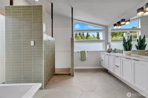 Bath - 10052 NE 196th Pl, Bothell, WA 98011 photo 5 of 6