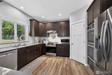 Kitchen - 20905 192nd Ave E, Orting, WA 98360 photo 2 of 3
