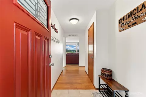 Entry Way - 41212 268th Ave SE, Enumclaw, WA 98022 photo 1 of 2