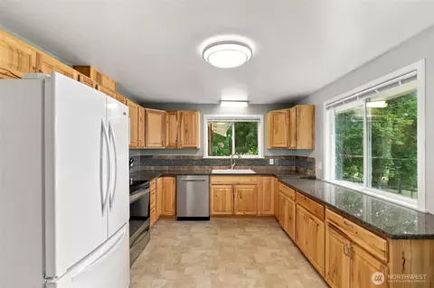 Kitchen - 41212 268th Ave SE, Enumclaw, WA 98022 photo 1 of 3
